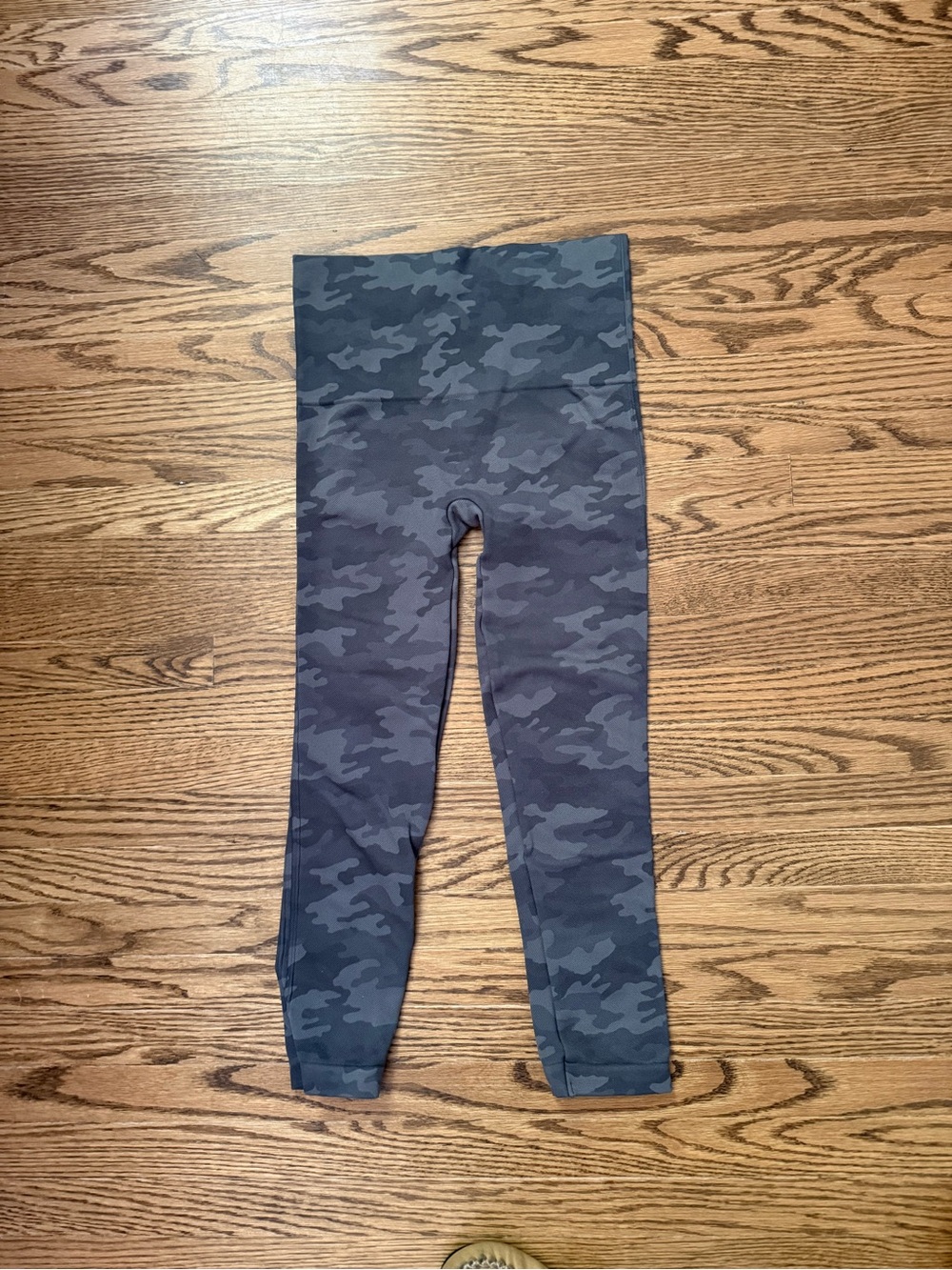 Spanx three quarter length Camouflage Leggings